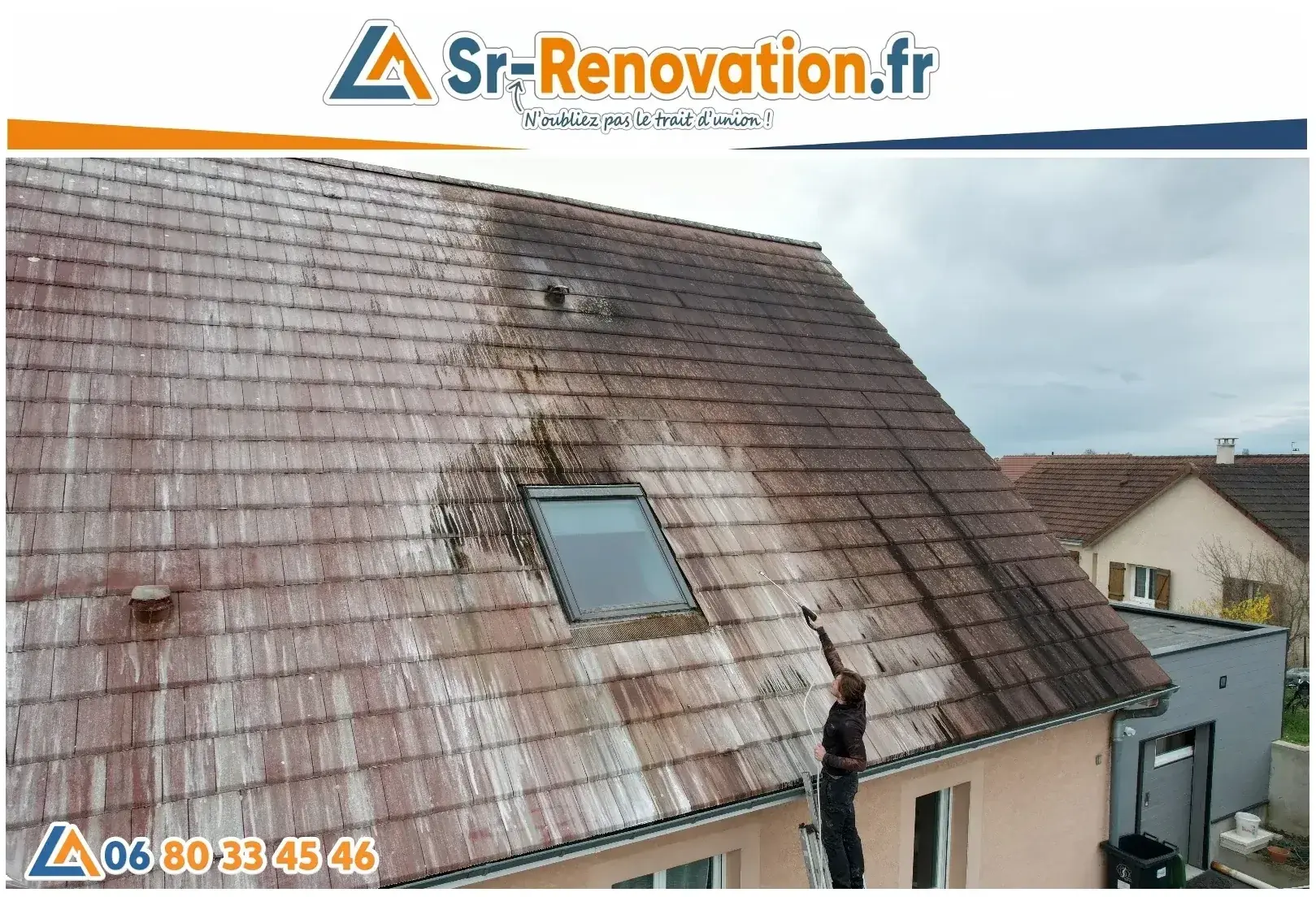 Chantier d'application antimousse sur toiture à Moirans-en-Montagne