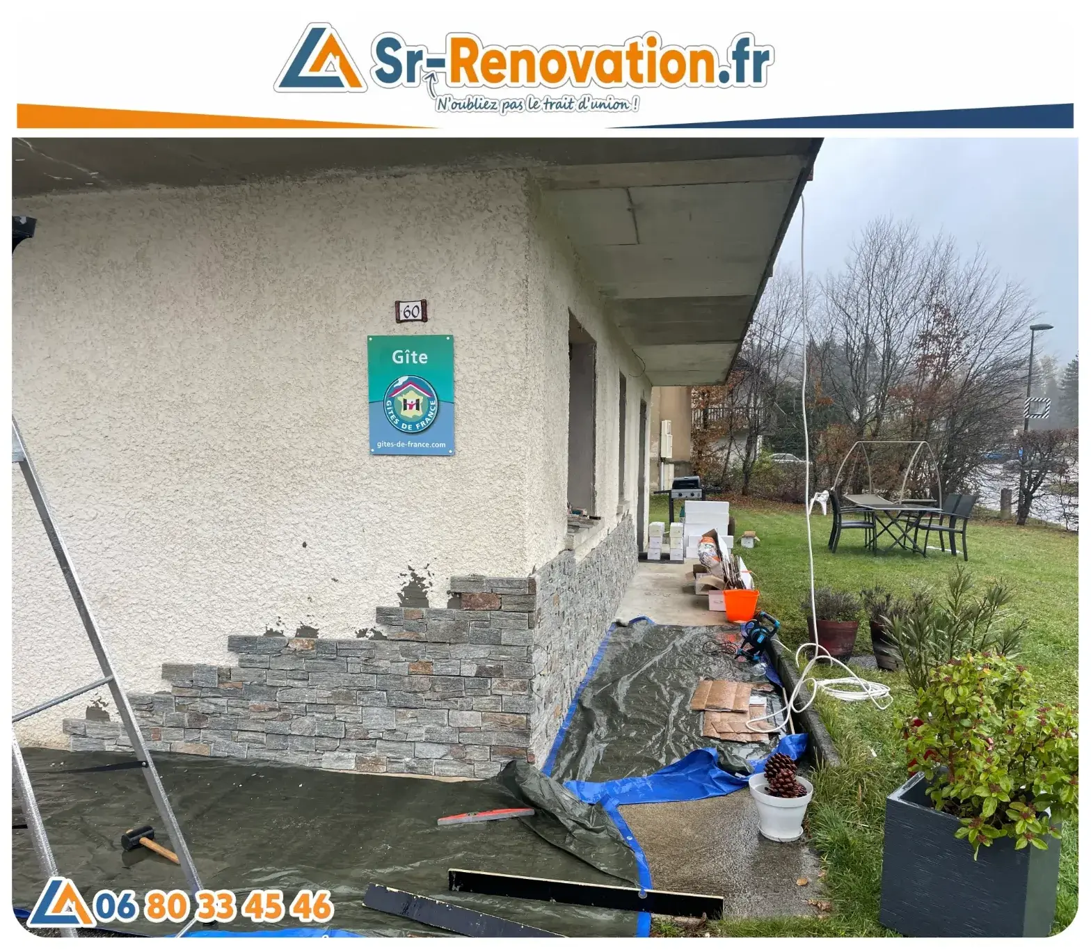 Chantier de pose de parement pierre sur façade de gîte